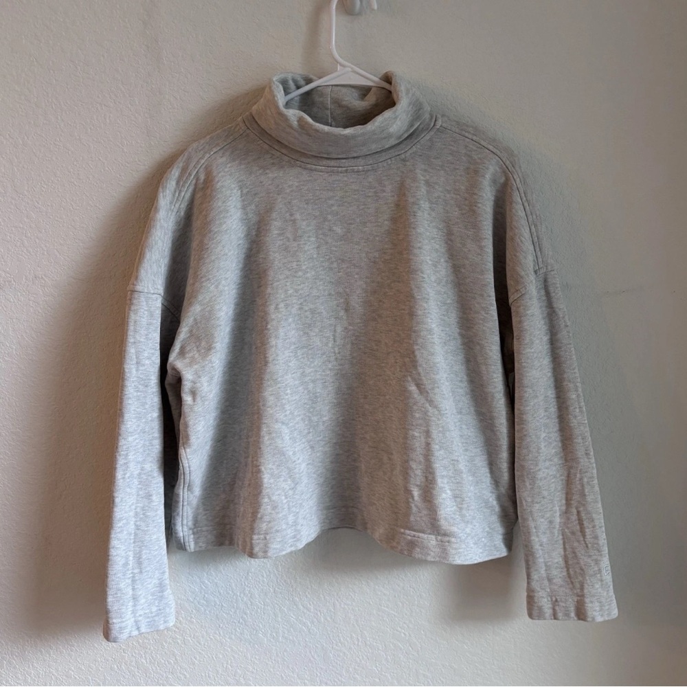 EVERLANE Sweatshirt Women’s Small Light Heather Grey Turtleneck Minimalist